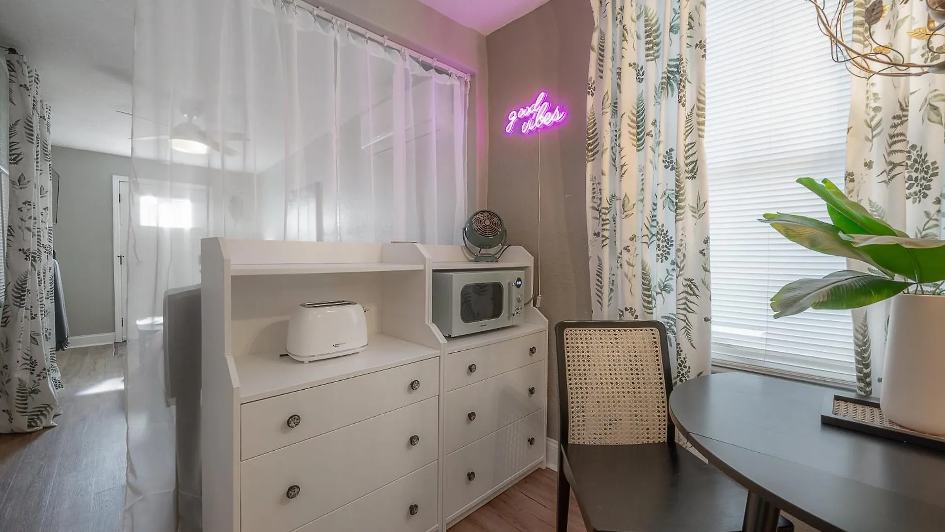 Charming Studio Apartment In West Tampa Perfect For Couples 1576 0*,  USA